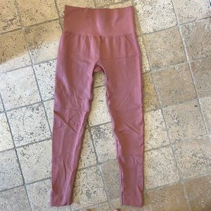 SET ACTIVE x Ouai Sculptflex Leggings in Melrose Place
